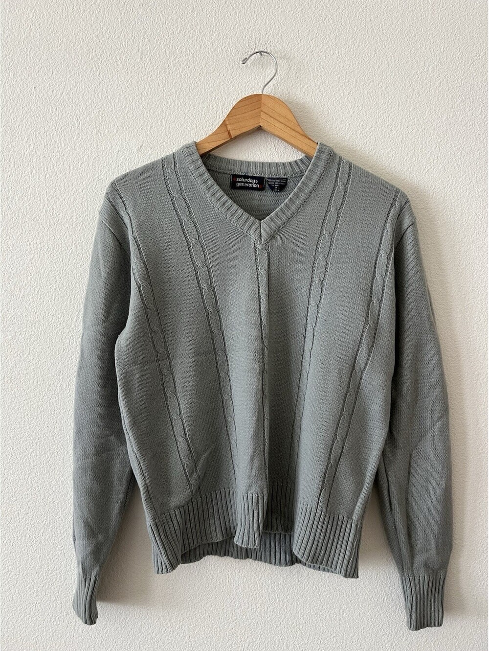 Vintage Saturdays Generation Grey Cable Knit V Neck Sweater M